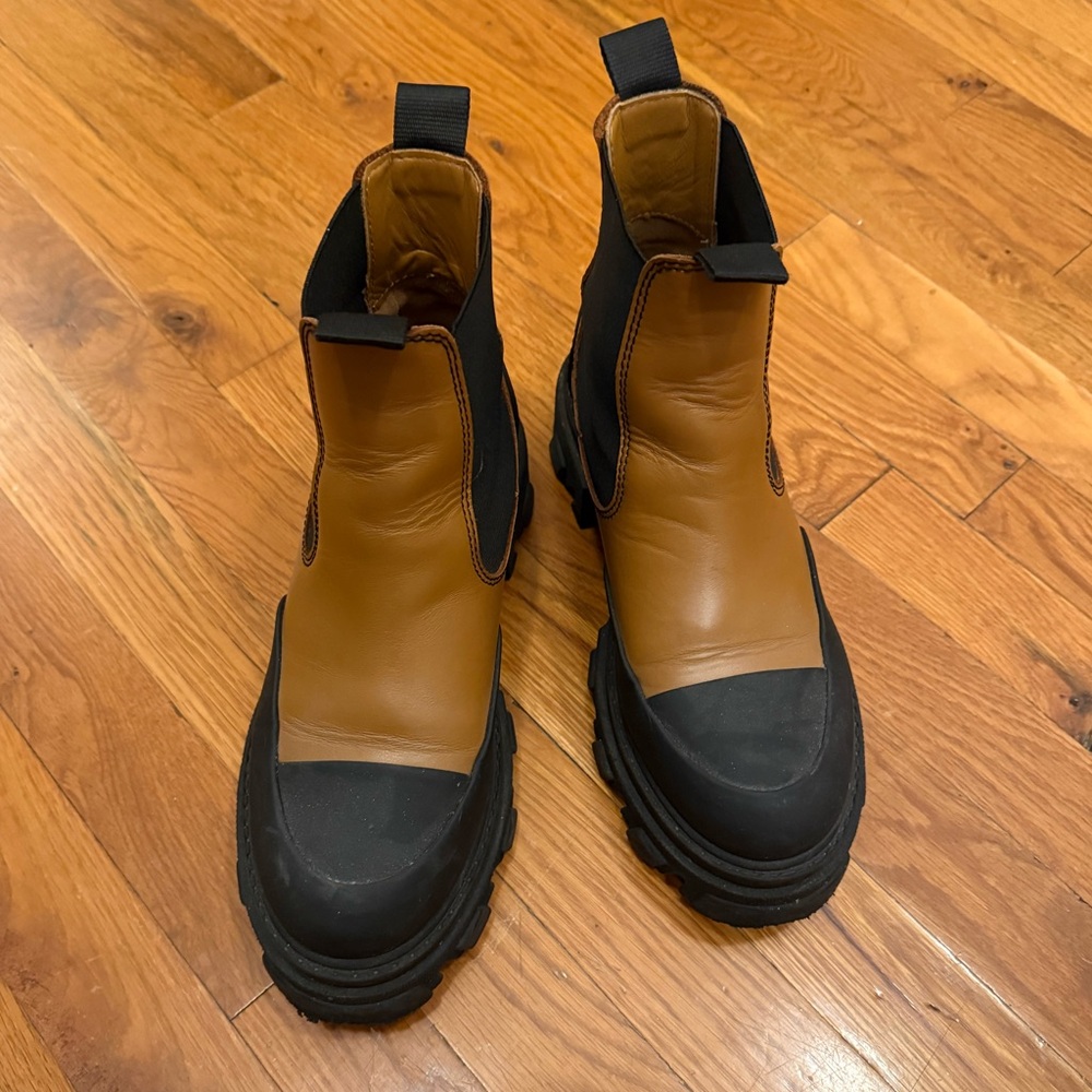 Ganni Cleated Low Chelsea Boot - Tiger’s Eye